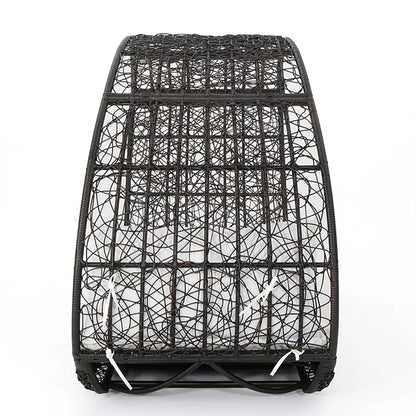 Stunning Outdoor Wicker Daybed
