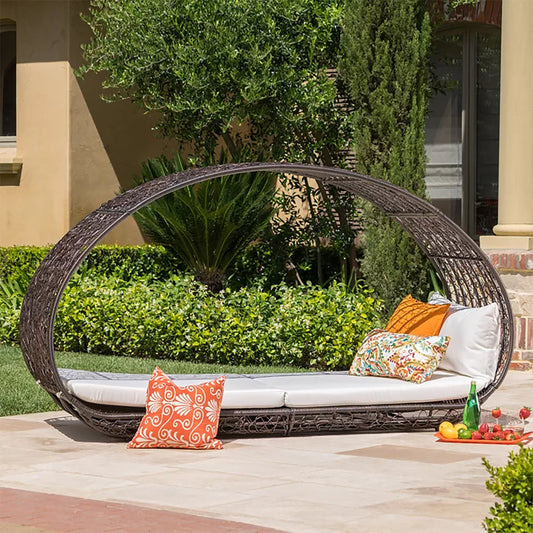 Stunning Outdoor Wicker Daybed