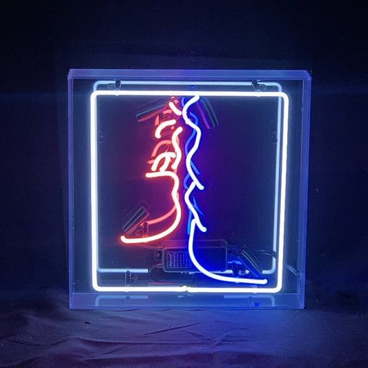 Love Kiss Neon Light Sign - Marijuana Mama